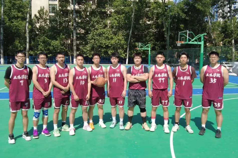 刻苦训练篮球时如何避免受伤的建议_1